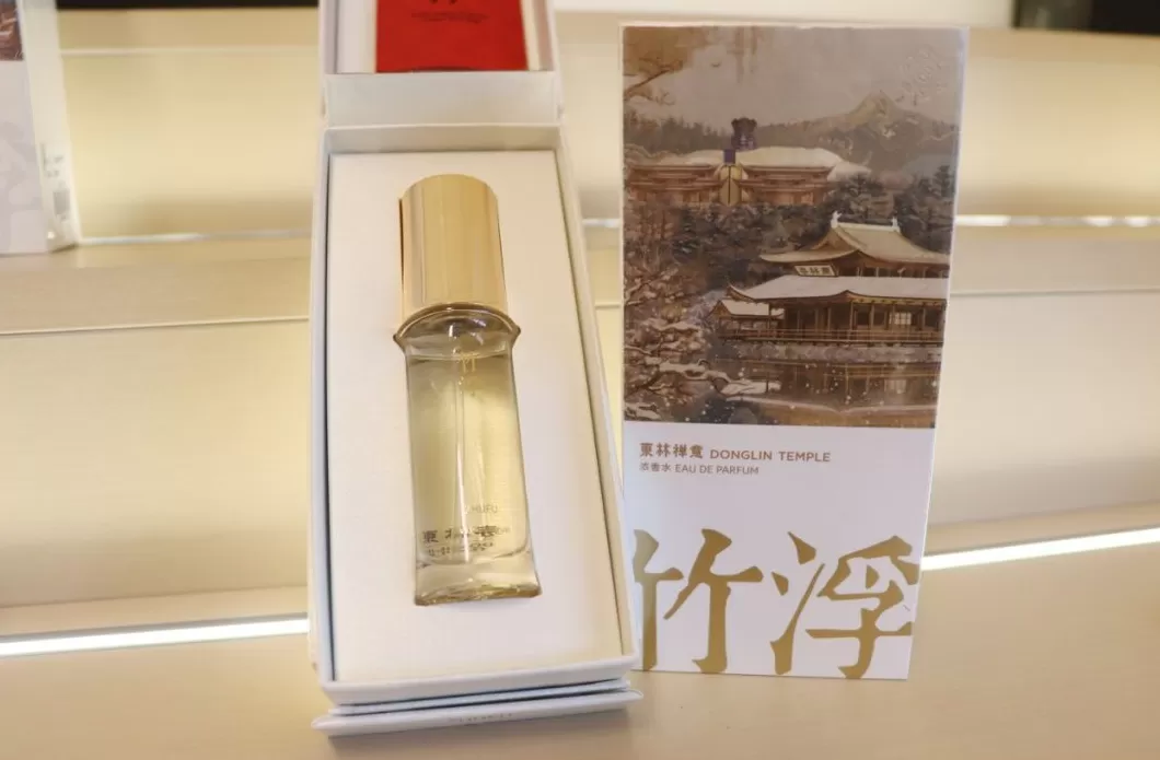 法国格拉斯香水 此兰是“百年第一香”,通透晶莹,自然下山,是新手入坑的必备