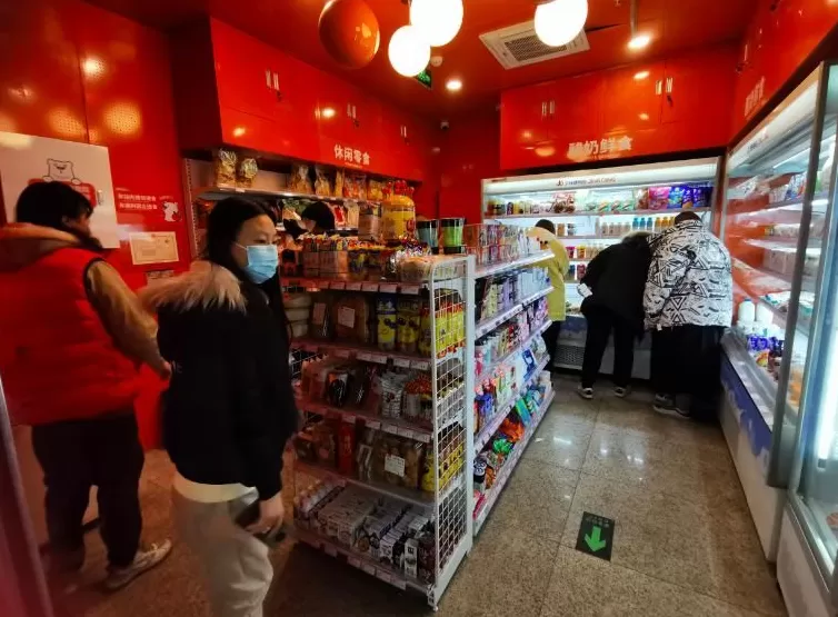 京轻便利店 探访北京地铁便利店:早餐夜宵不用愁,老字号商品轻松买