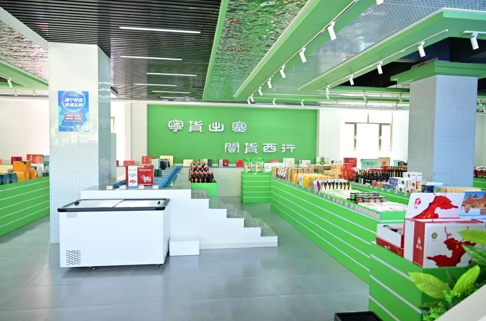 一嘉女装官方旗舰店 东西问丨周锦:传统服饰再掀热潮,东西方如何互鉴?