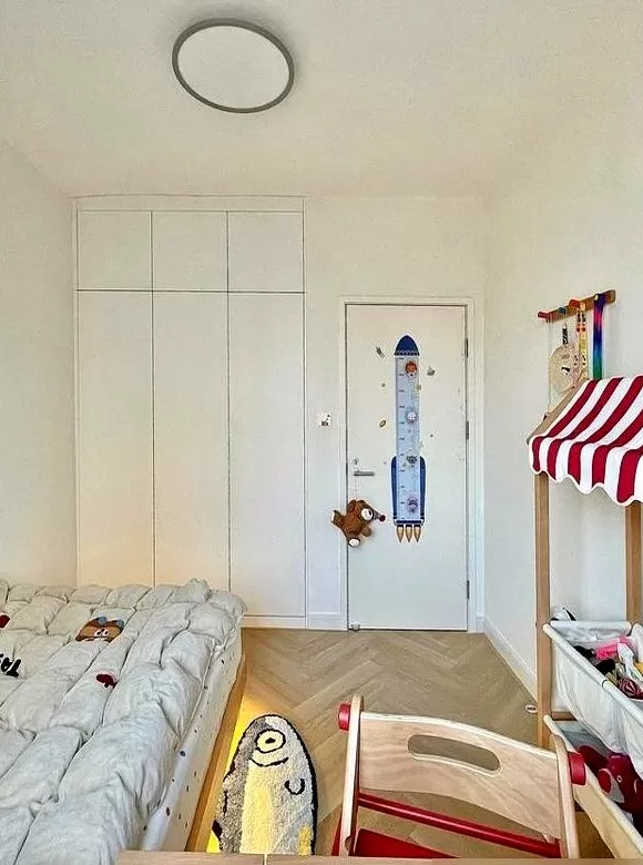 郑州电视背景墙批发地址 河南一女子98m²的家,因太干净而走红,光电视背景墙就圈粉无数