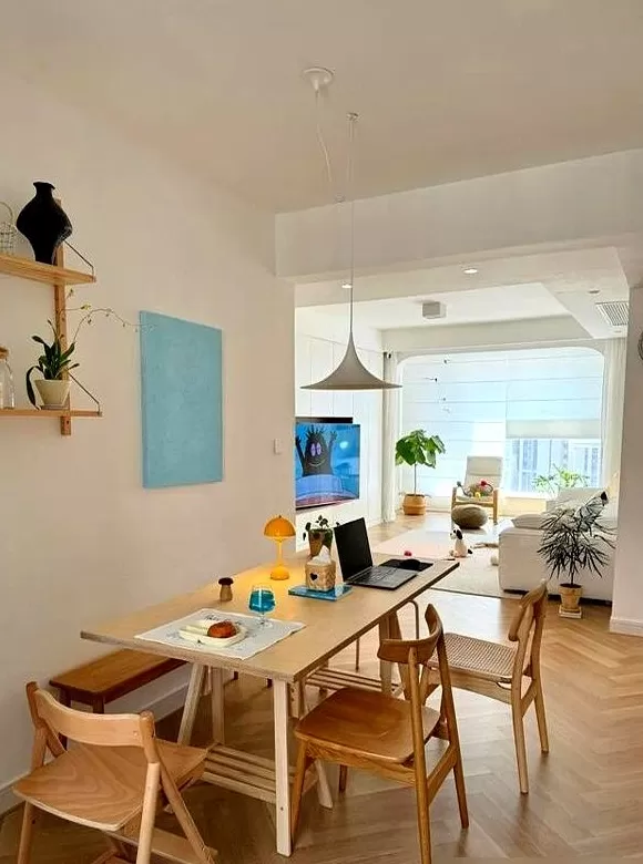 郑州电视背景墙批发地址 河南一女子98m²的家,因太干净而走红,光电视背景墙就圈粉无数