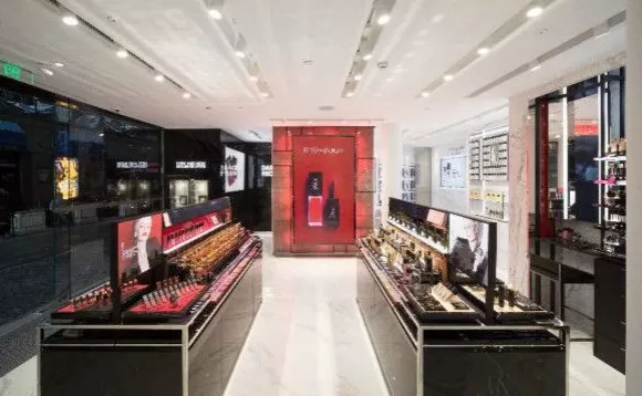 圣罗兰香水是哪个国家的品牌 圣罗兰入驻天猫奢品，首发“中国年”限定手袋图3