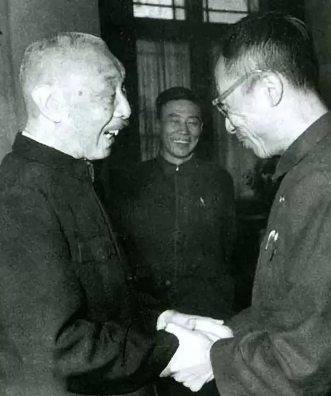 赏目男装有网店吗 花8万多买两条裤子,吊牌价才一半?