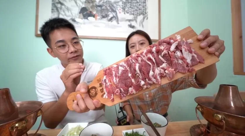 调料代理权 藏在港城小巷的“铜火锅”:这里有会空翻的羊肉和有故事的蘸料