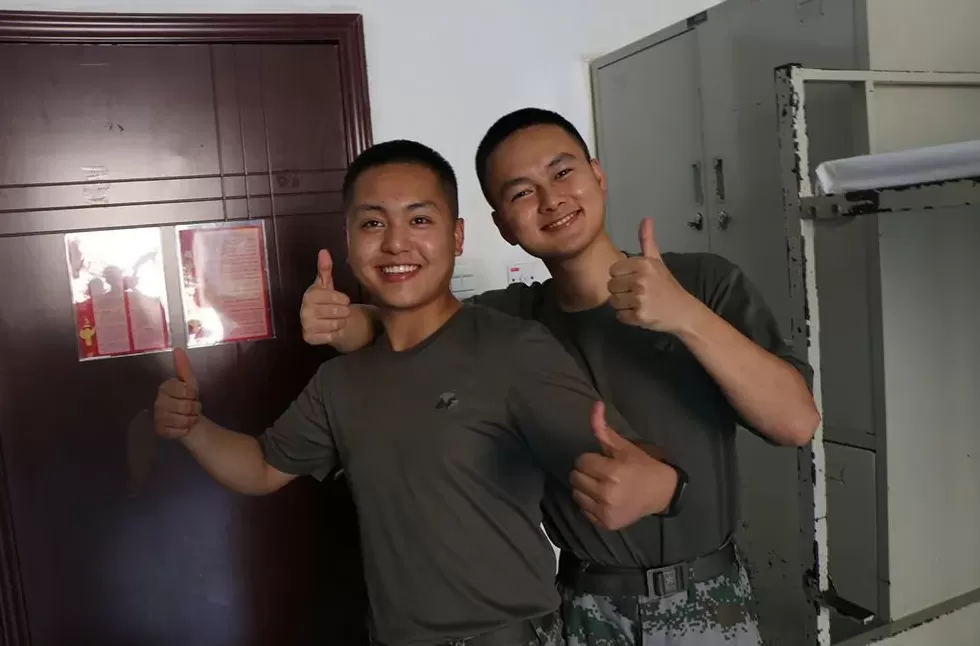 我要玩疯狂抄报 “写字机器人”悄然流行:家长吐槽,教育界担忧