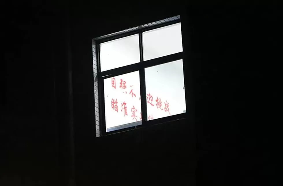 我要玩疯狂抄报 “写字机器人”悄然流行:家长吐槽,教育界担忧