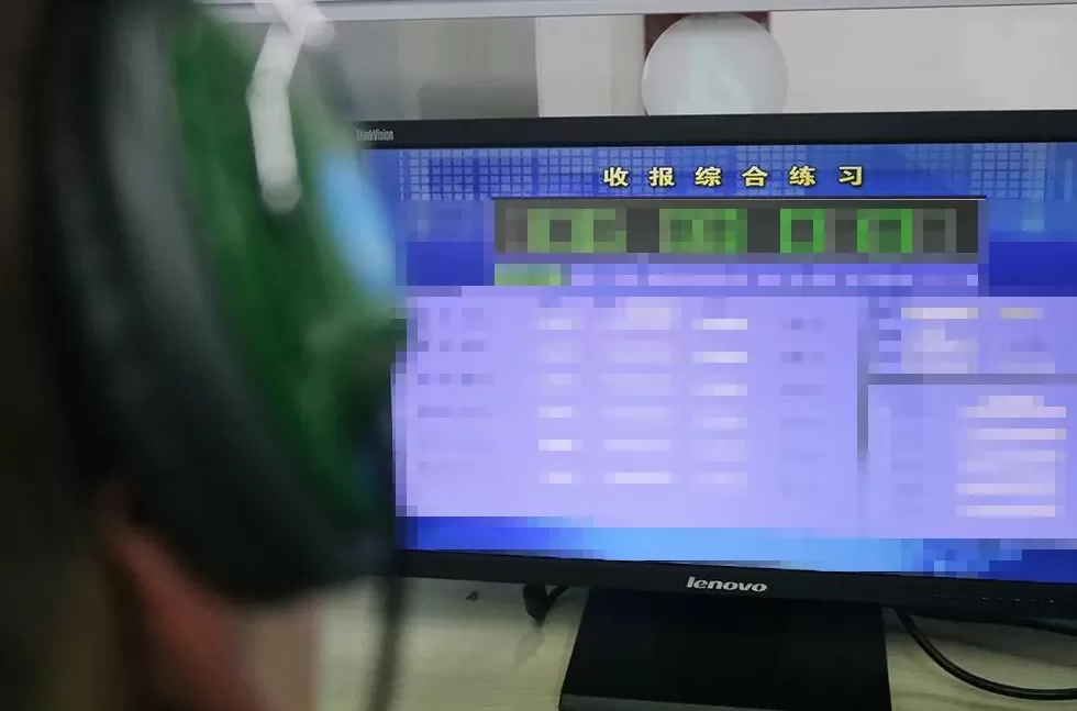 我要玩疯狂抄报 “写字机器人”悄然流行:家长吐槽,教育界担忧