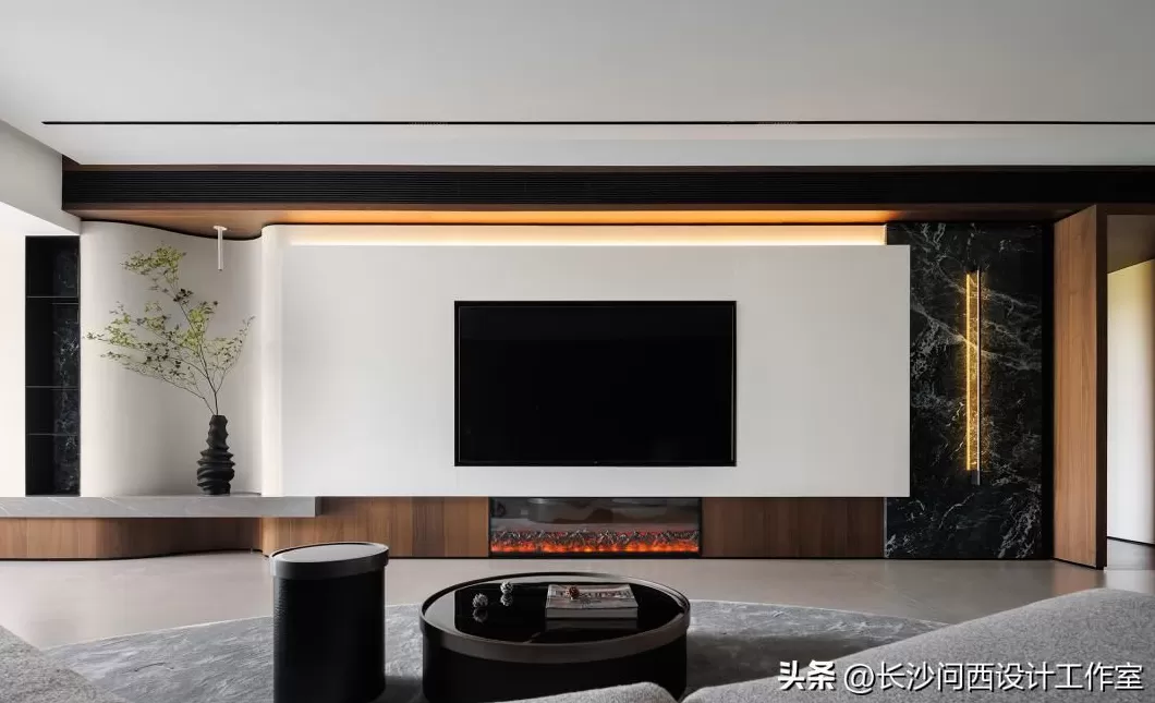 长沙定制电视背景墙在哪里 优衣库华中地区最大店铺落户长沙,快时尚品牌们集中“开大店”