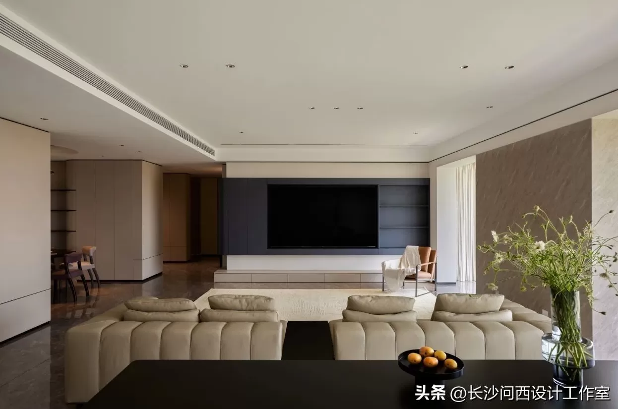 长沙定制电视背景墙在哪里 优衣库华中地区最大店铺落户长沙,快时尚品牌们集中“开大店”