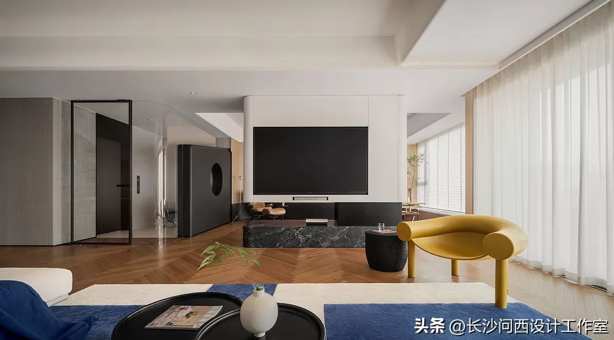 长沙定制电视背景墙在哪里 优衣库华中地区最大店铺落户长沙,快时尚品牌们集中“开大店”