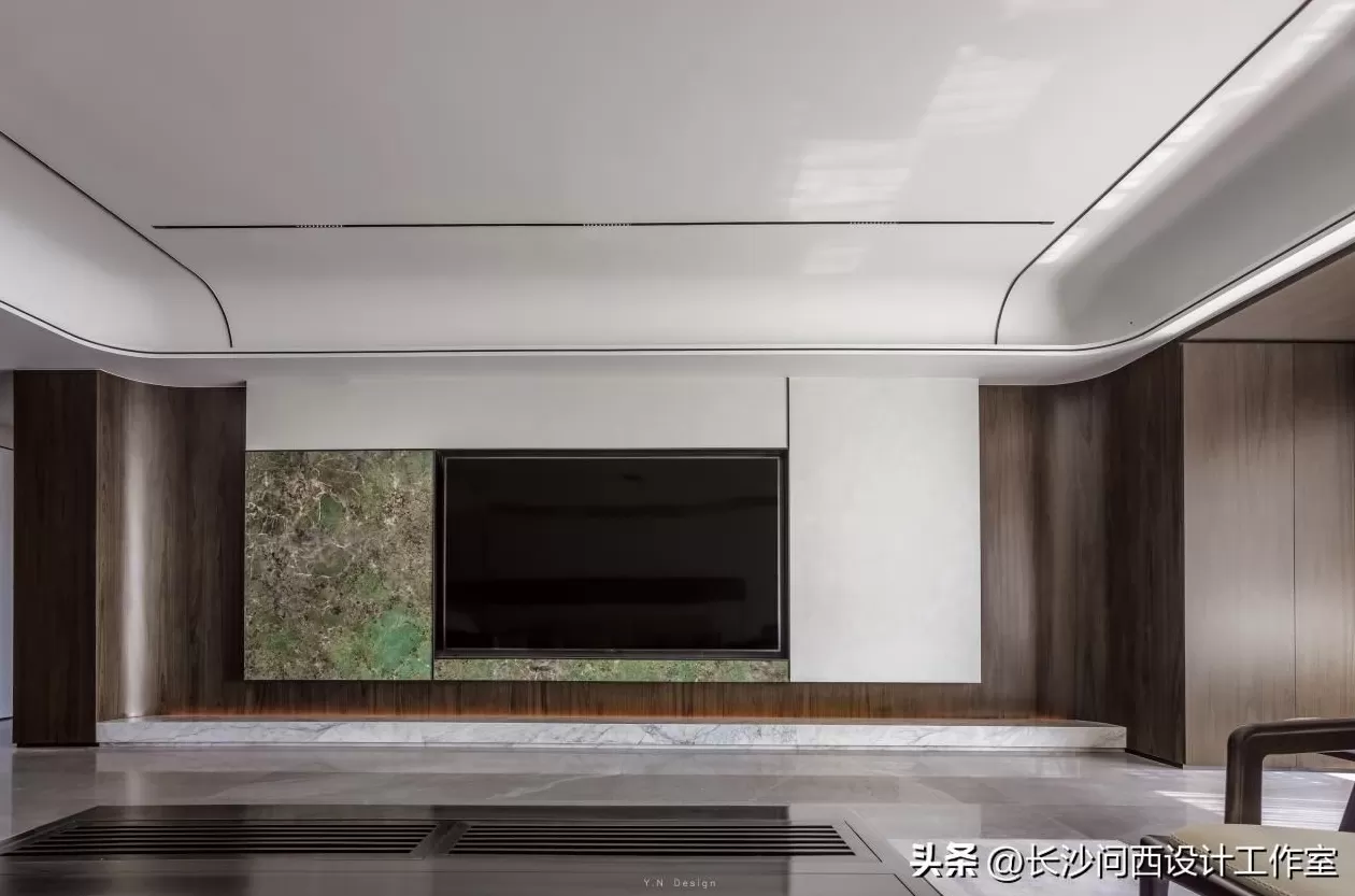 长沙定制电视背景墙在哪里 优衣库华中地区最大店铺落户长沙,快时尚品牌们集中“开大店”