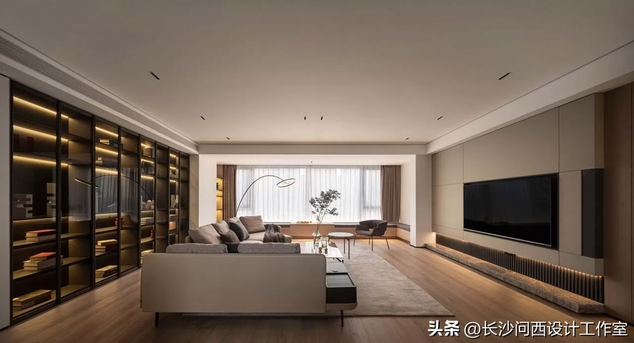 长沙定制电视背景墙在哪里 优衣库华中地区最大店铺落户长沙,快时尚品牌们集中“开大店”