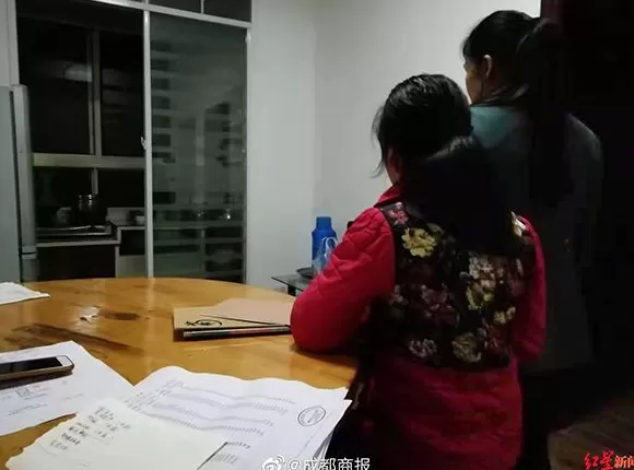 疯狂游戏官网 13岁女孩花7万“疯狂游戏”，青少年模式为何不管用