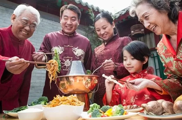 米多面多前景怎么样 93年,三叔联合爷爷逼父亲下岗,如今父亲月入30000他们流浪街头