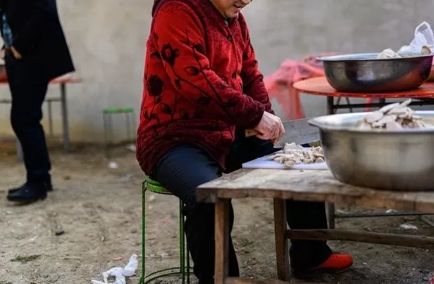 米多面多前景怎么样 93年,三叔联合爷爷逼父亲下岗,如今父亲月入30000他们流浪街头