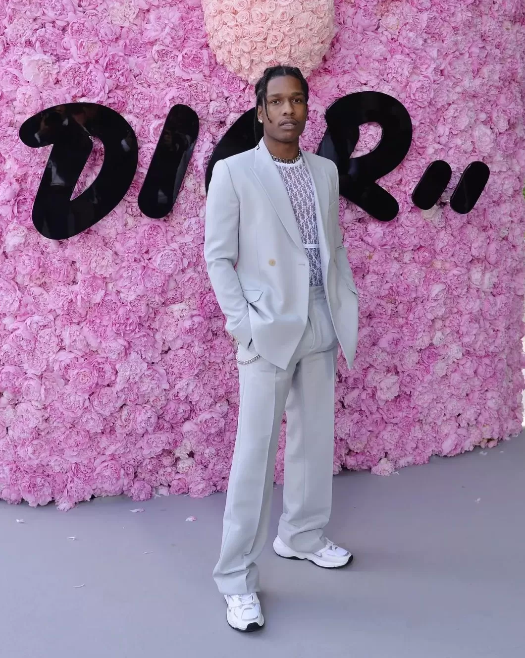 迪奥官网店男装 简约不显简单的 Dior 男装,在不断地精进与进化