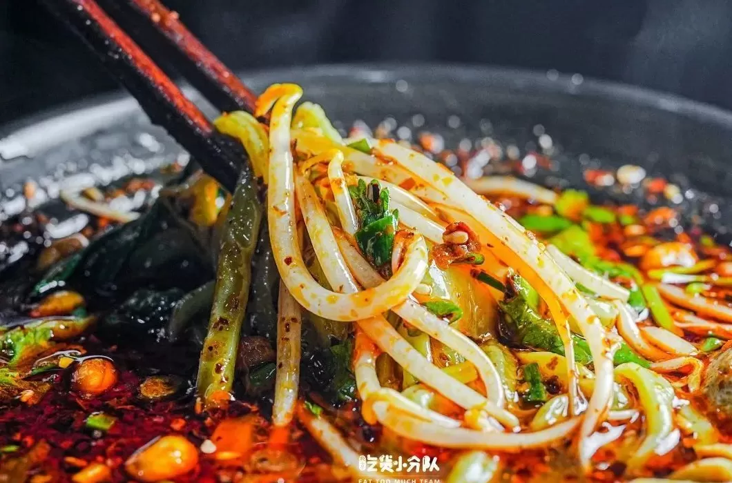 疯狂抄手的营业时间 鼓楼大辣碗小店,火了12年