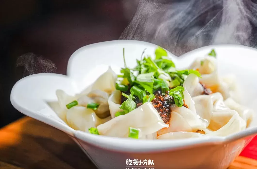 疯狂抄手的营业时间 鼓楼大辣碗小店,火了12年