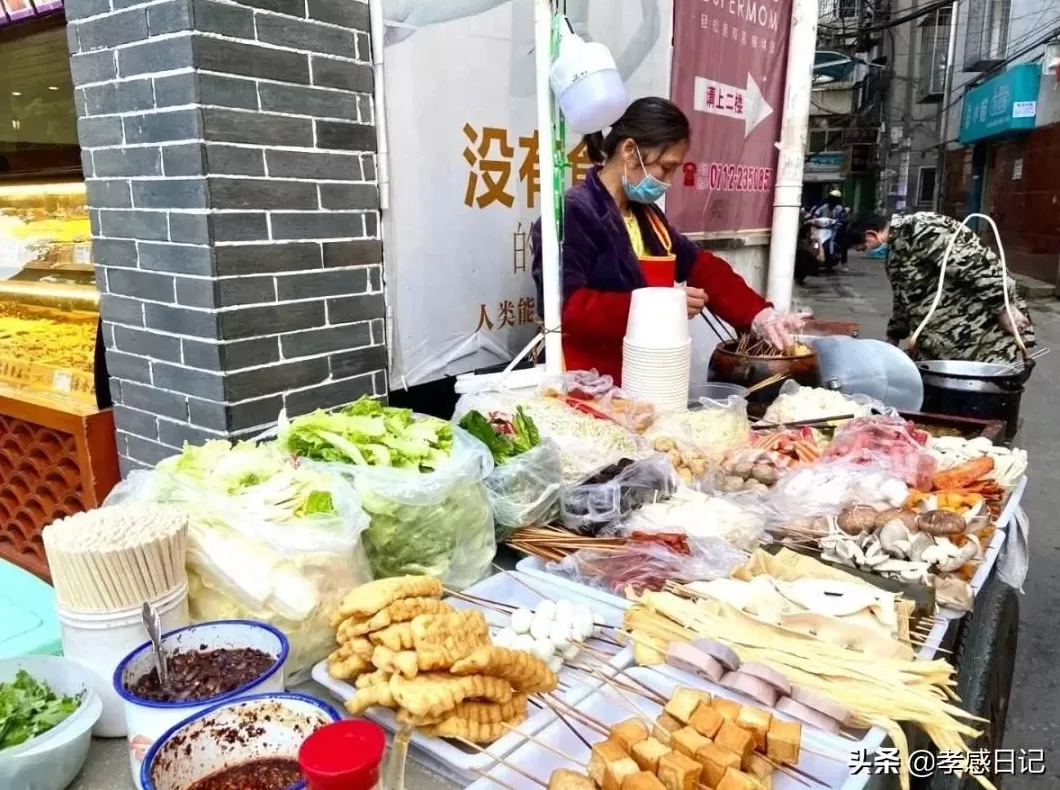 疯狂抄手的营业时间 鼓楼大辣碗小店,火了12年