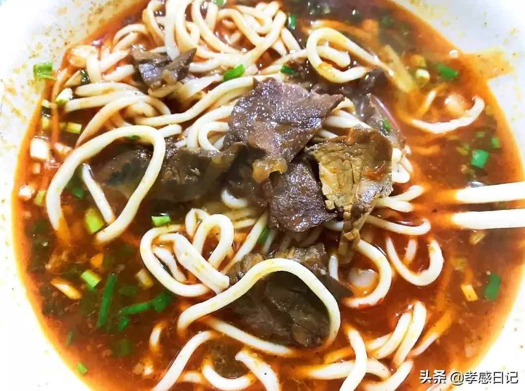 疯狂抄手的营业时间 鼓楼大辣碗小店,火了12年