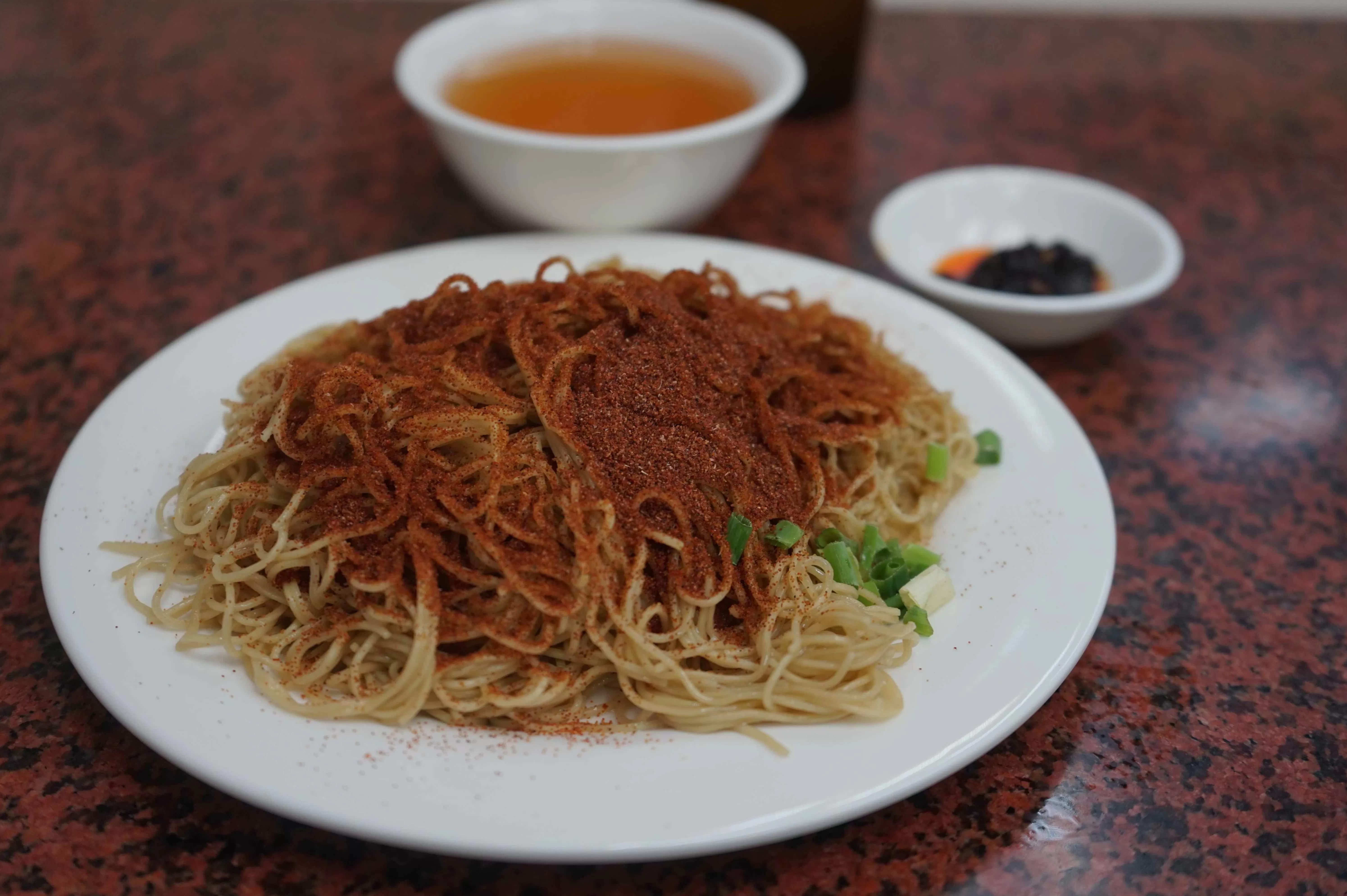 顺溜刀削面西红柿卤做法 “老巷烟火繁华”系列报道12 顺溜削面: 一口香滑 满心欢喜