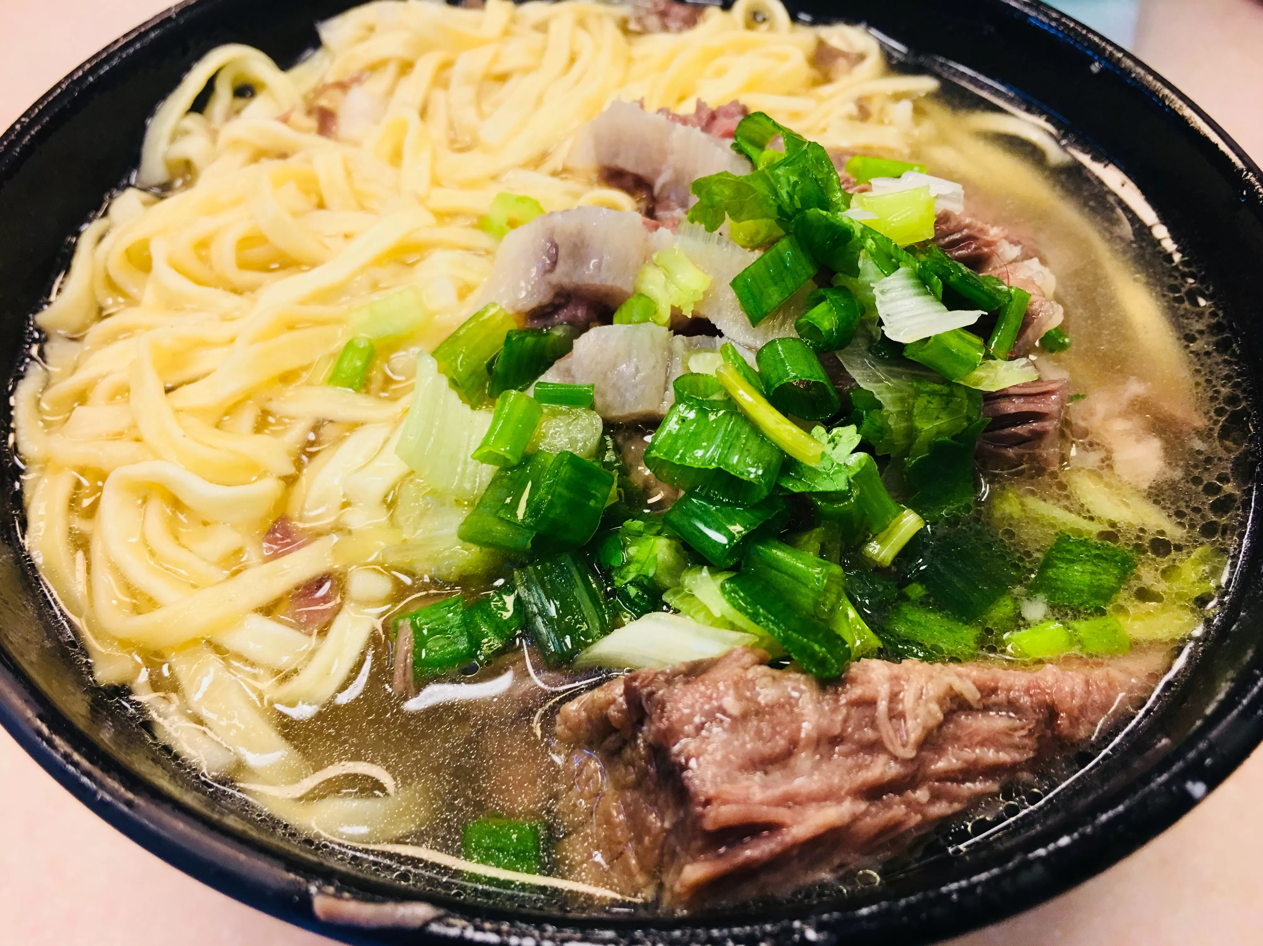 顺溜刀削面西红柿卤做法 “老巷烟火繁华”系列报道12 顺溜削面: 一口香滑 满心欢喜
