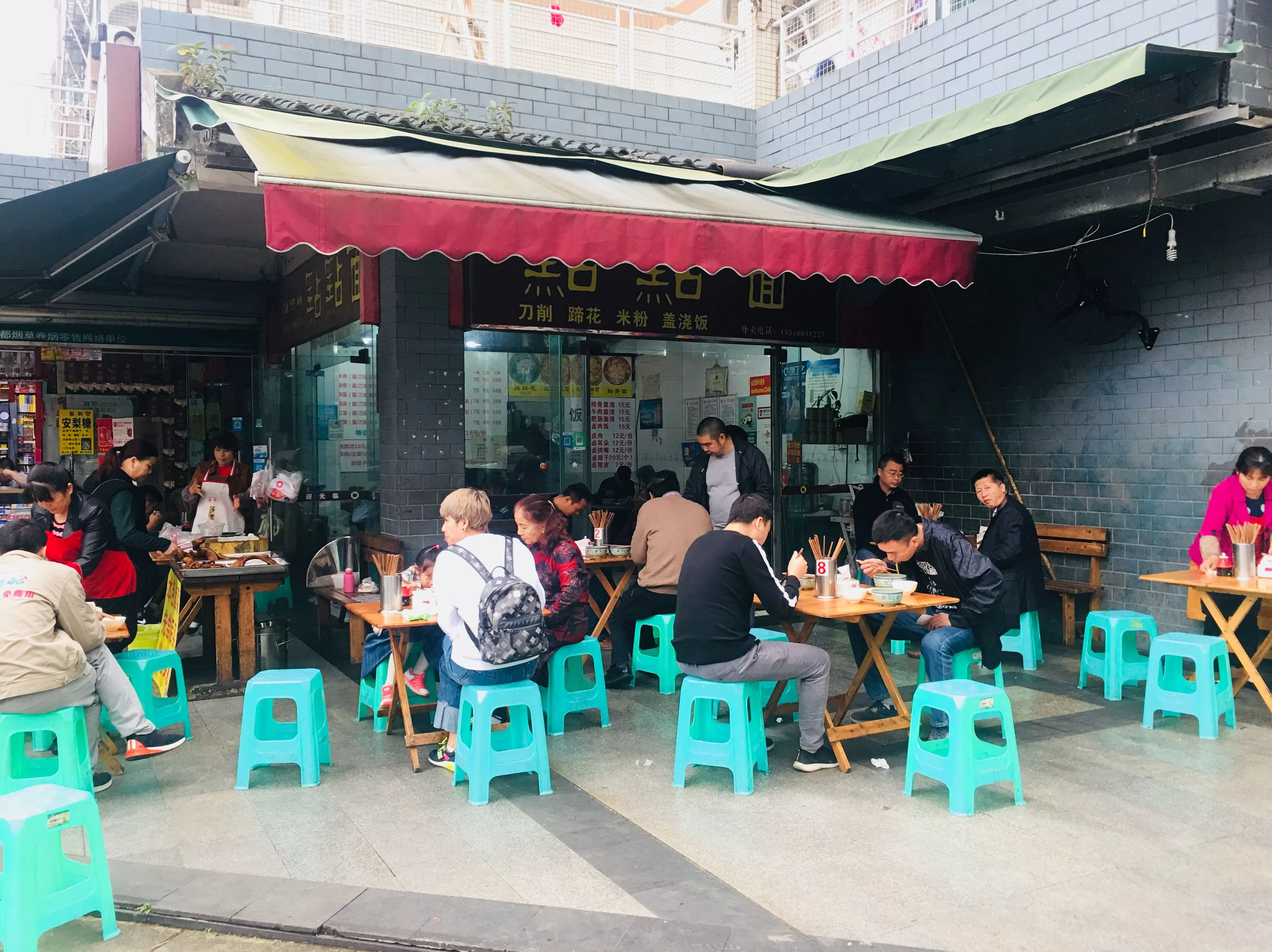 顺溜刀削面西红柿卤做法 “老巷烟火繁华”系列报道12 顺溜削面: 一口香滑 满心欢喜