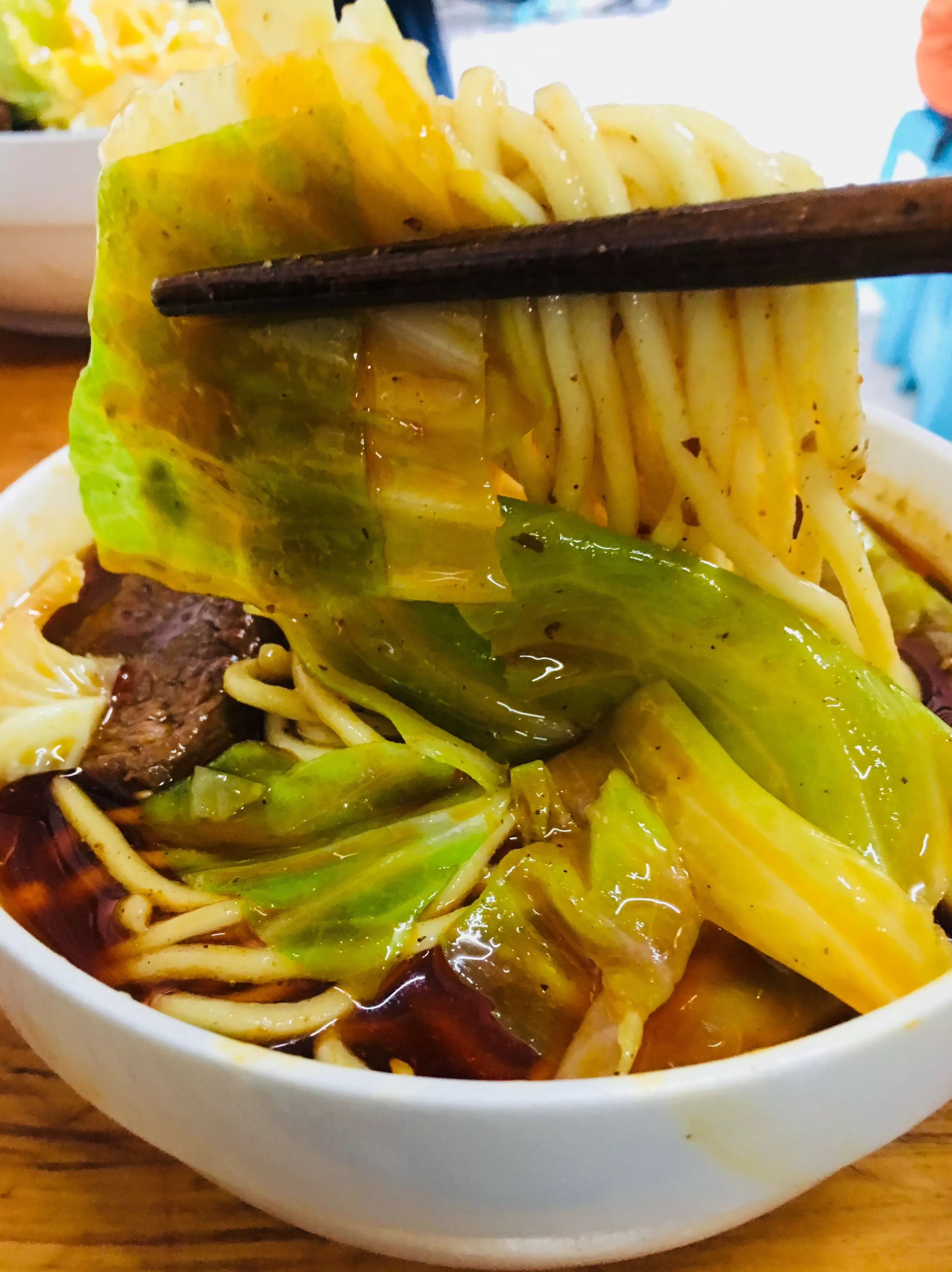 顺溜刀削面西红柿卤做法 “老巷烟火繁华”系列报道12 顺溜削面: 一口香滑 满心欢喜