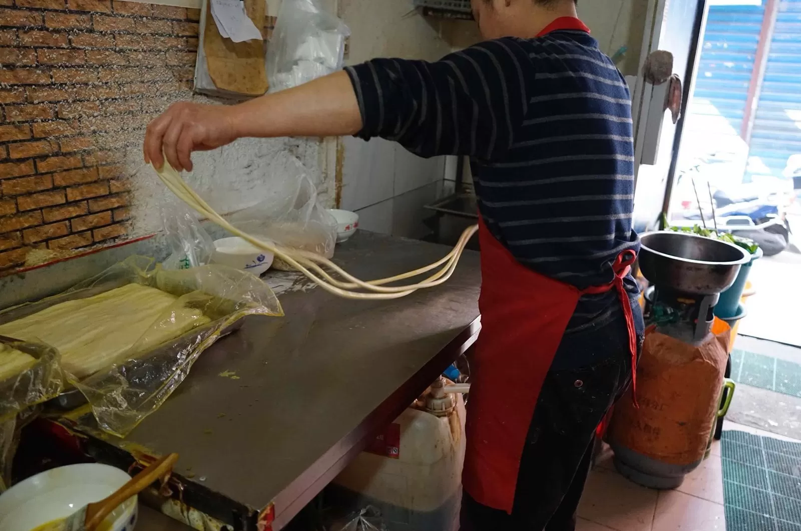 顺溜刀削面西红柿卤做法 “老巷烟火繁华”系列报道12 顺溜削面: 一口香滑 满心欢喜