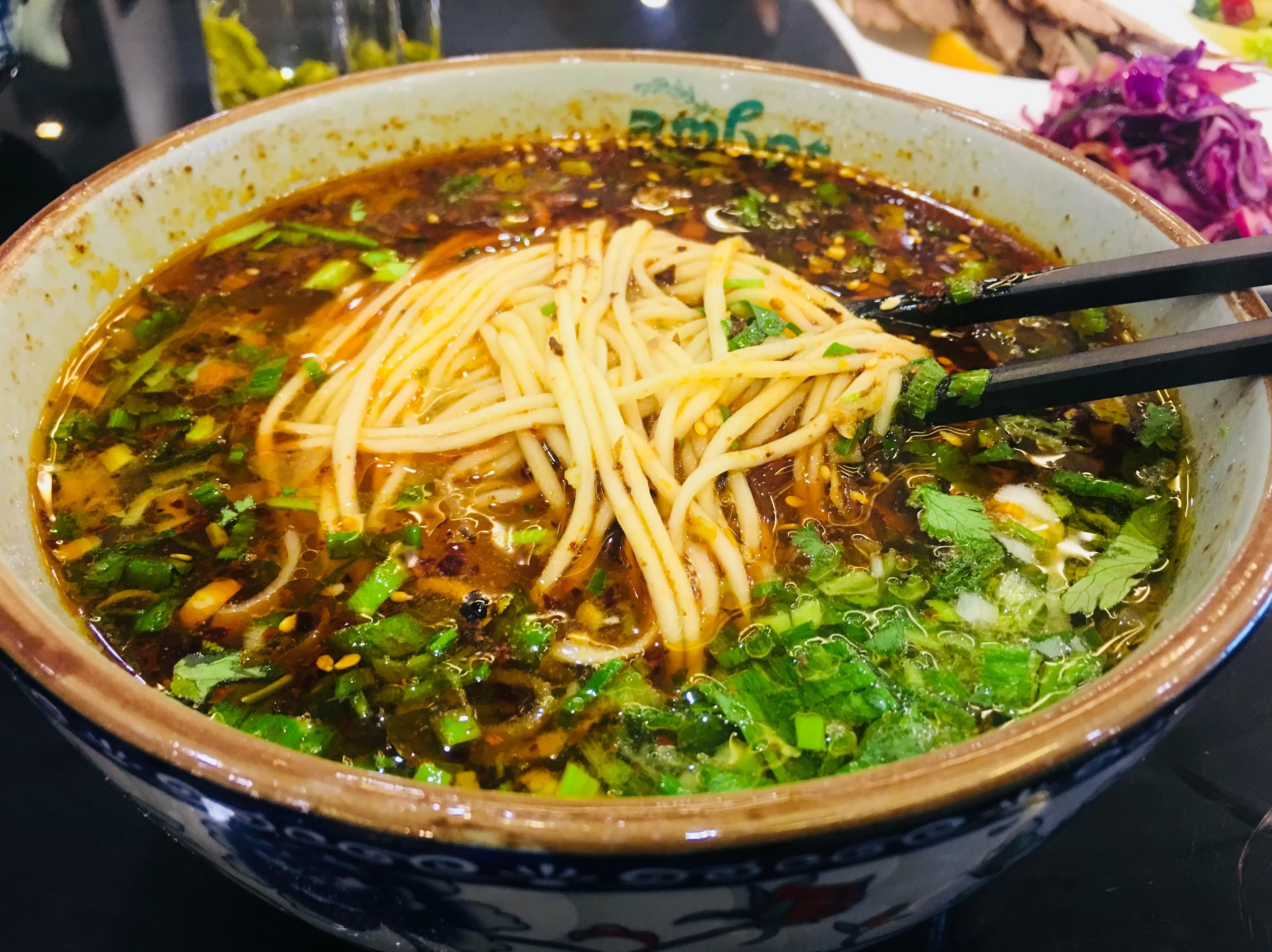 顺溜刀削面西红柿卤做法 “老巷烟火繁华”系列报道12 顺溜削面: 一口香滑 满心欢喜