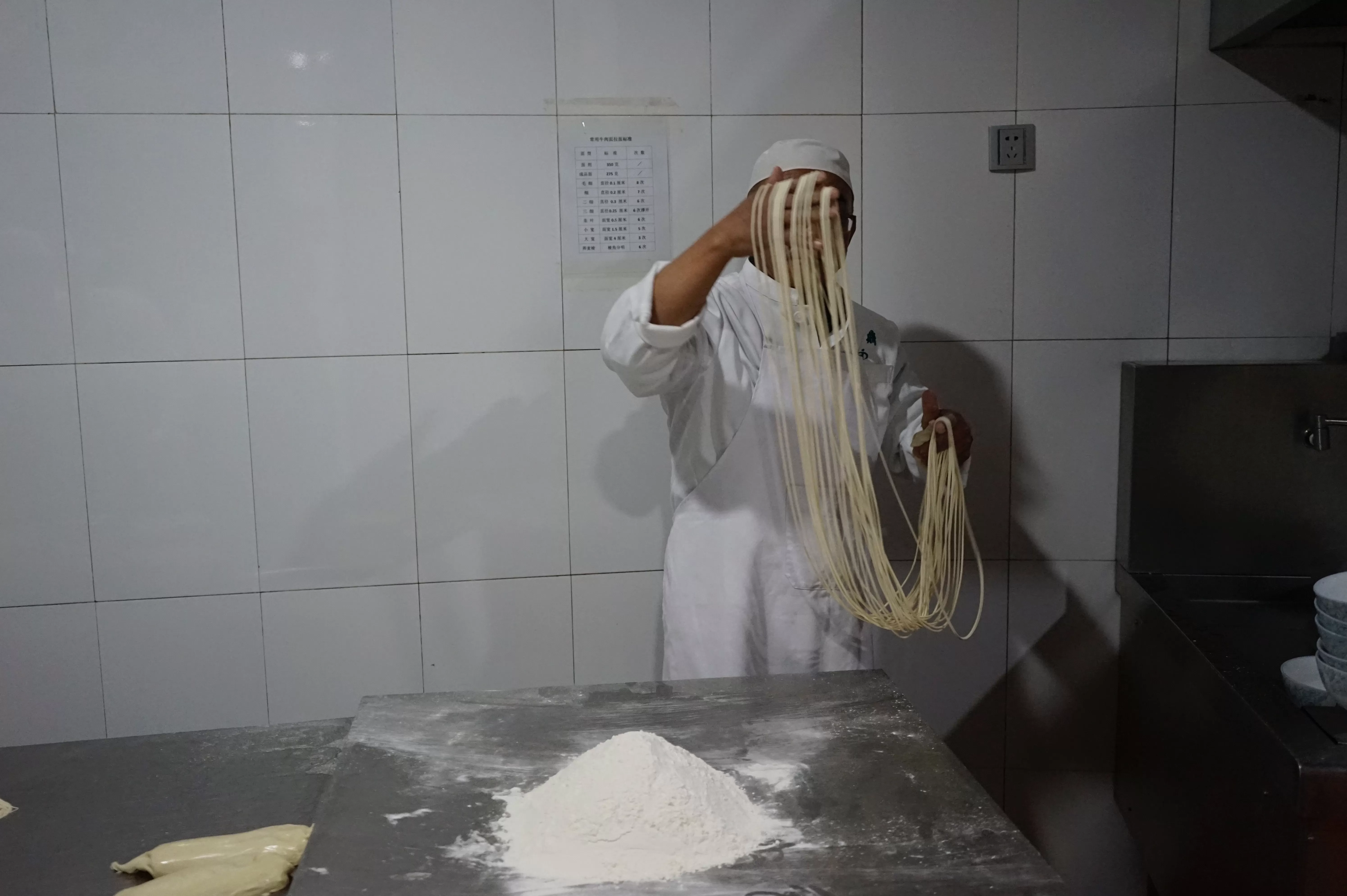 顺溜刀削面西红柿卤做法 “老巷烟火繁华”系列报道12 顺溜削面: 一口香滑 满心欢喜