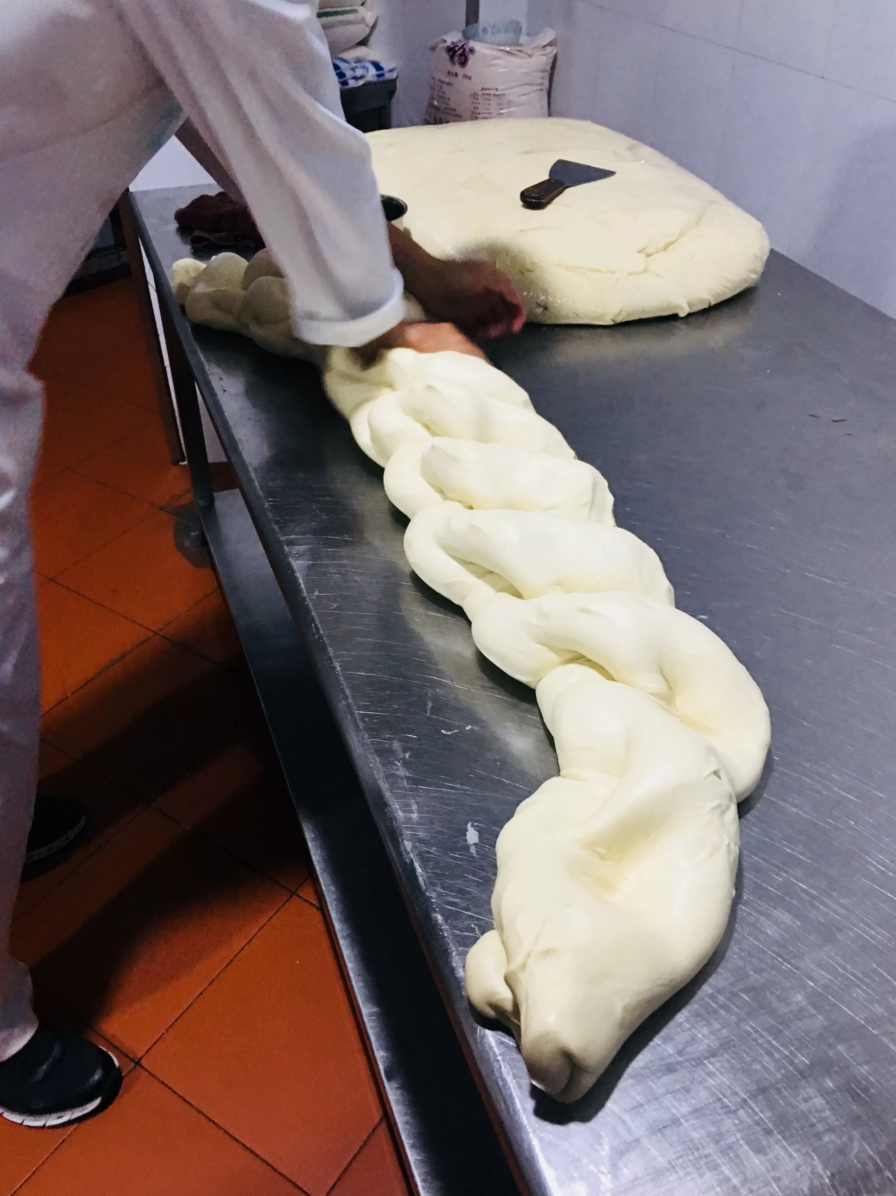 顺溜刀削面西红柿卤做法 “老巷烟火繁华”系列报道12 顺溜削面: 一口香滑 满心欢喜