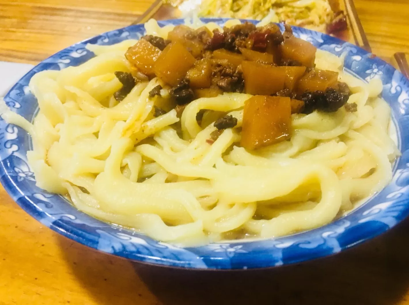 顺溜刀削面西红柿卤做法 “老巷烟火繁华”系列报道12 顺溜削面: 一口香滑 满心欢喜