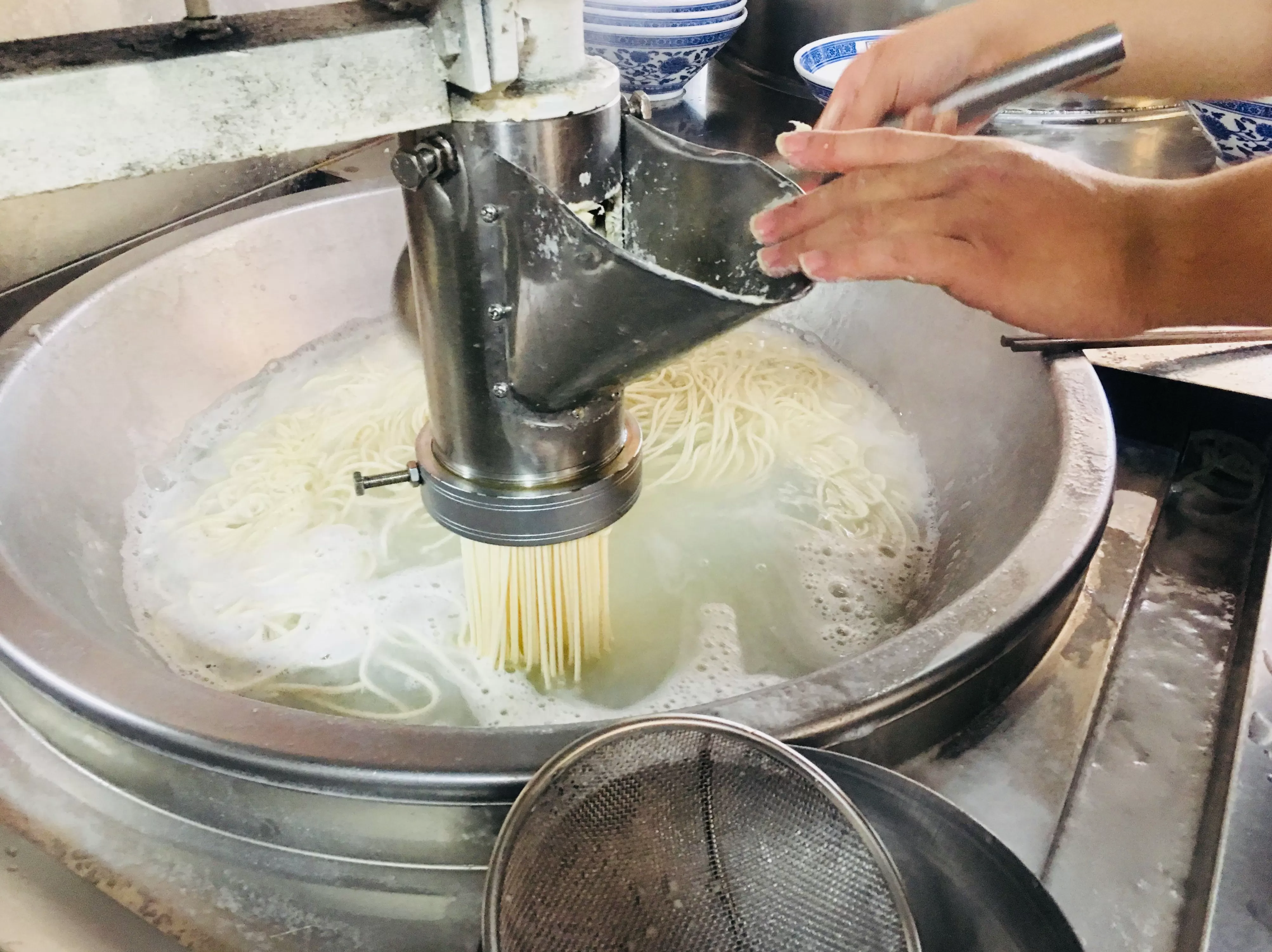 顺溜刀削面西红柿卤做法 “老巷烟火繁华”系列报道12 顺溜削面: 一口香滑 满心欢喜