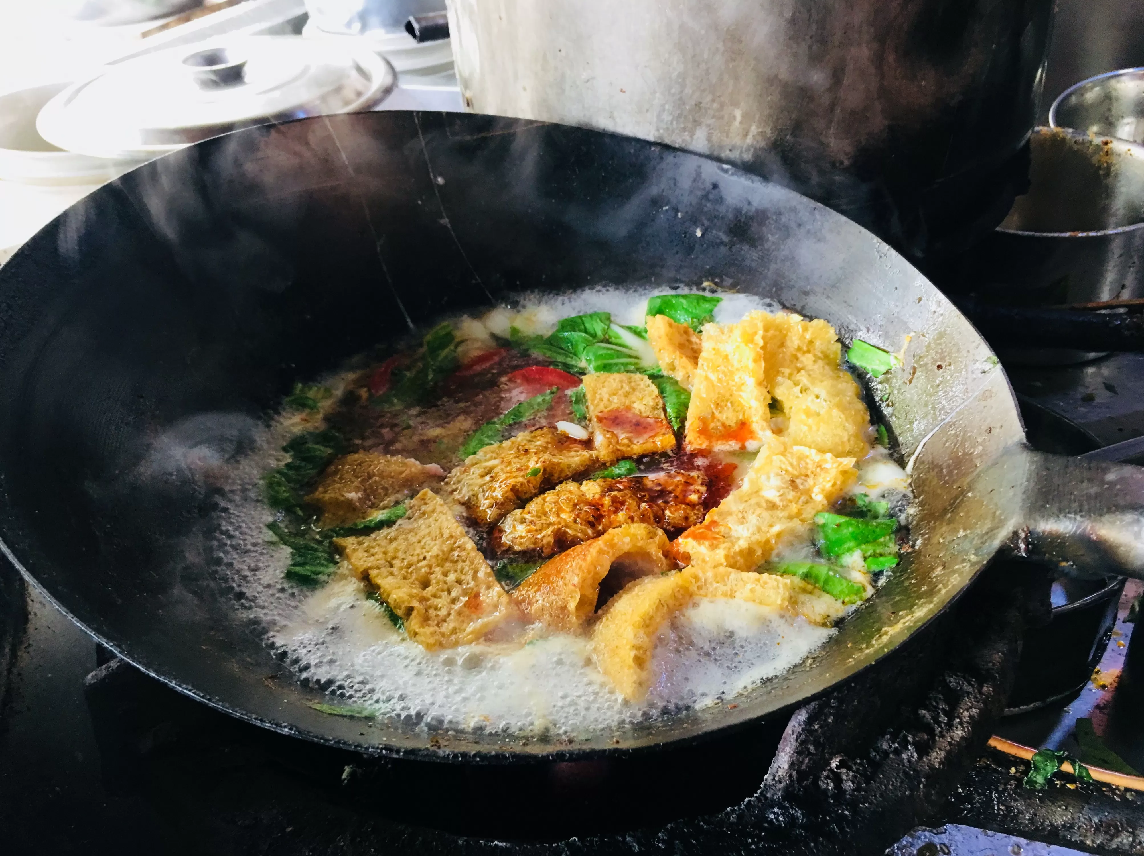 顺溜刀削面西红柿卤做法 “老巷烟火繁华”系列报道12 顺溜削面: 一口香滑 满心欢喜