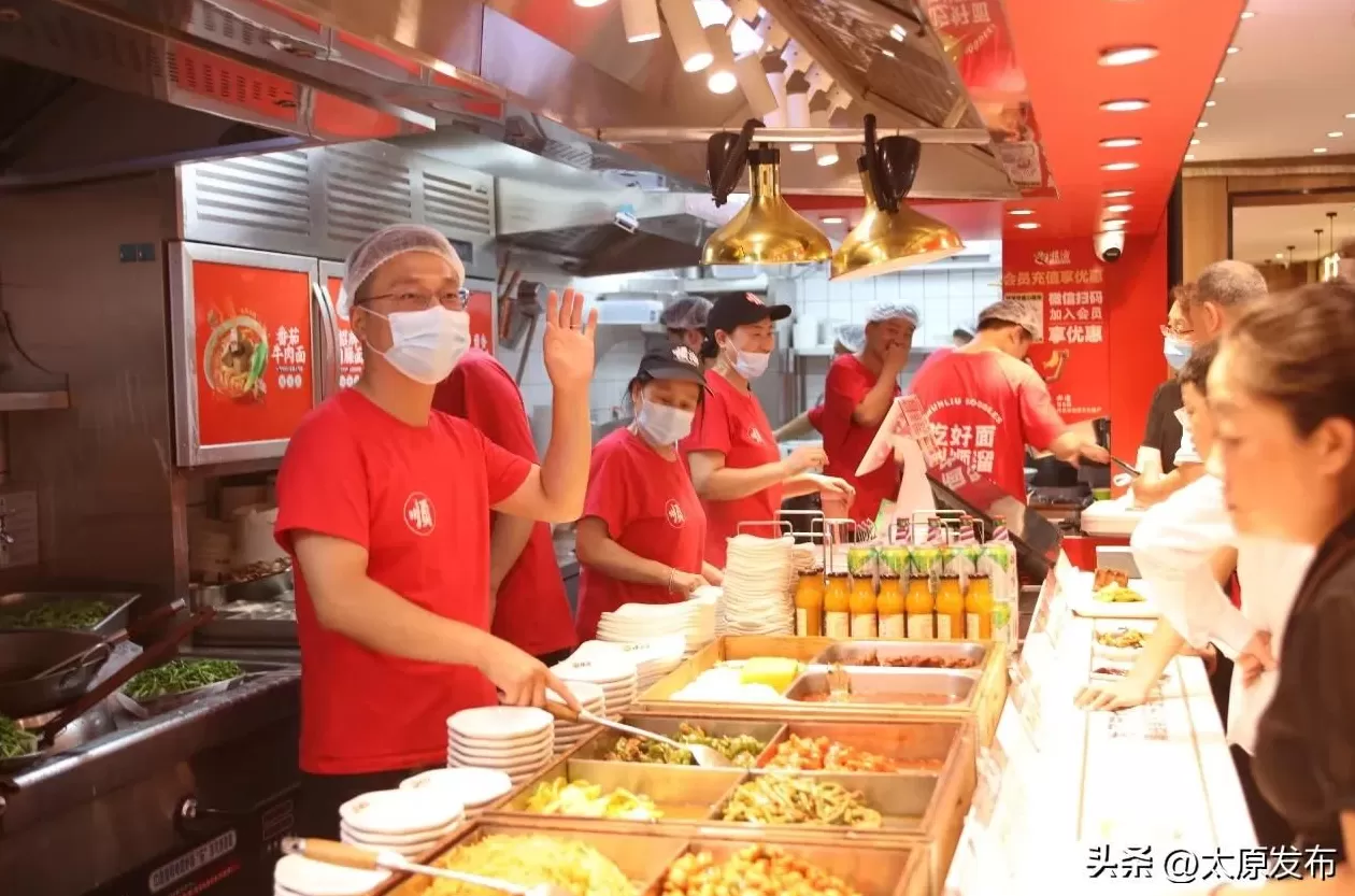 顺溜刀削面广告是谁 “老巷烟火繁华”系列报道12 顺溜削面: 一口香滑 满心欢喜
