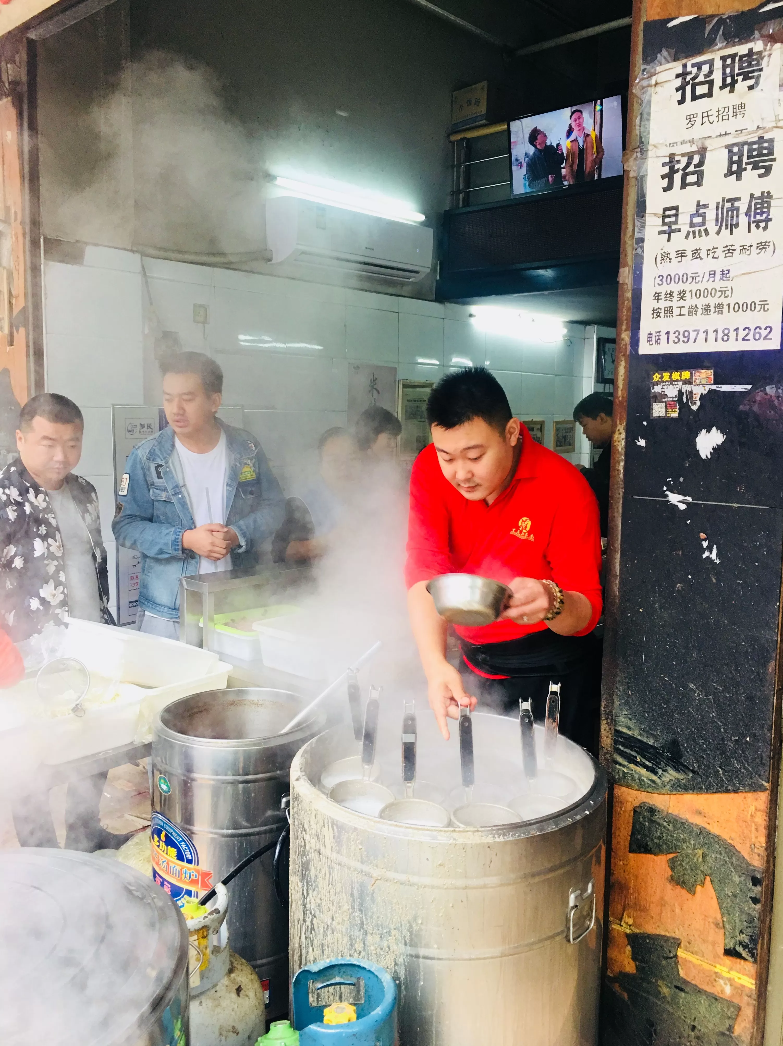 顺溜刀削面米面粥 由南向北从东到西走遍大半个中国只为去吃一碗面条