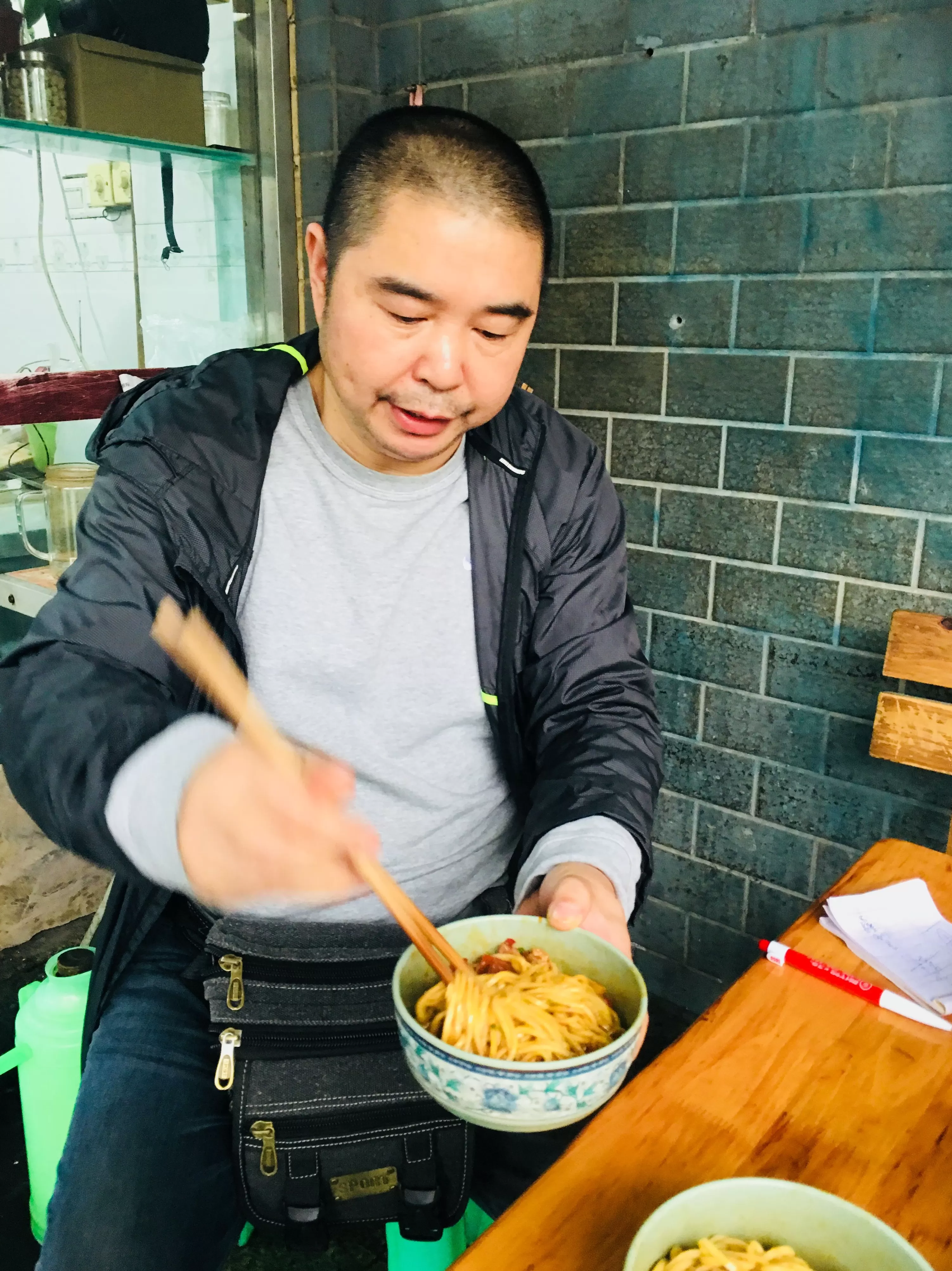 顺溜刀削面米面粥 由南向北从东到西走遍大半个中国只为去吃一碗面条