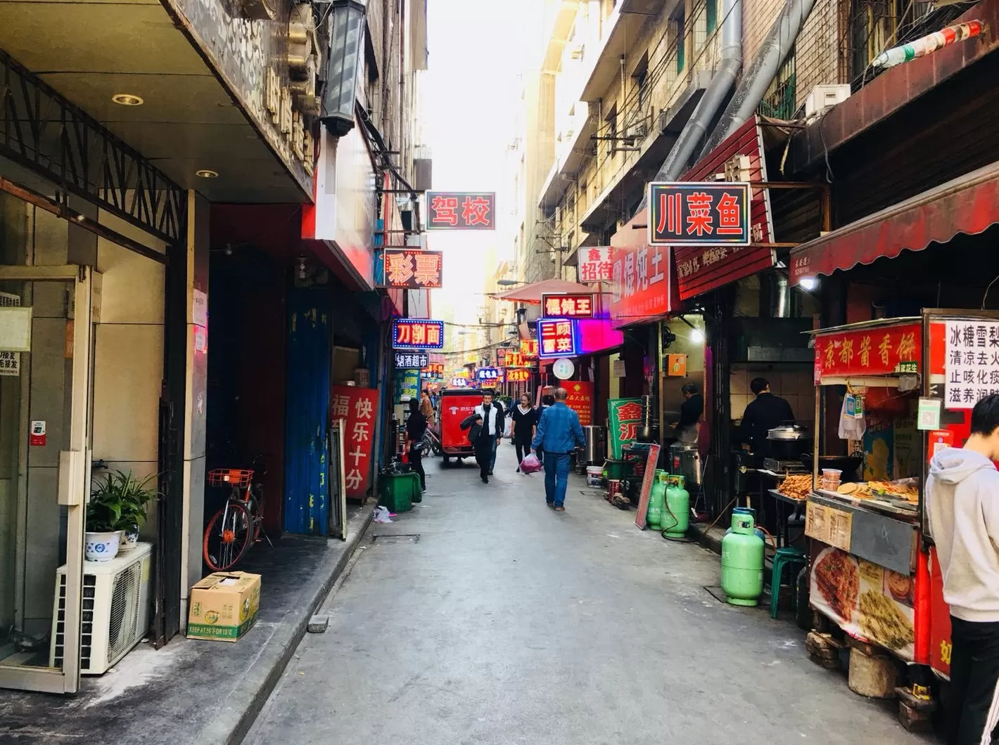 顺溜刀削面米面粥 由南向北从东到西走遍大半个中国只为去吃一碗面条