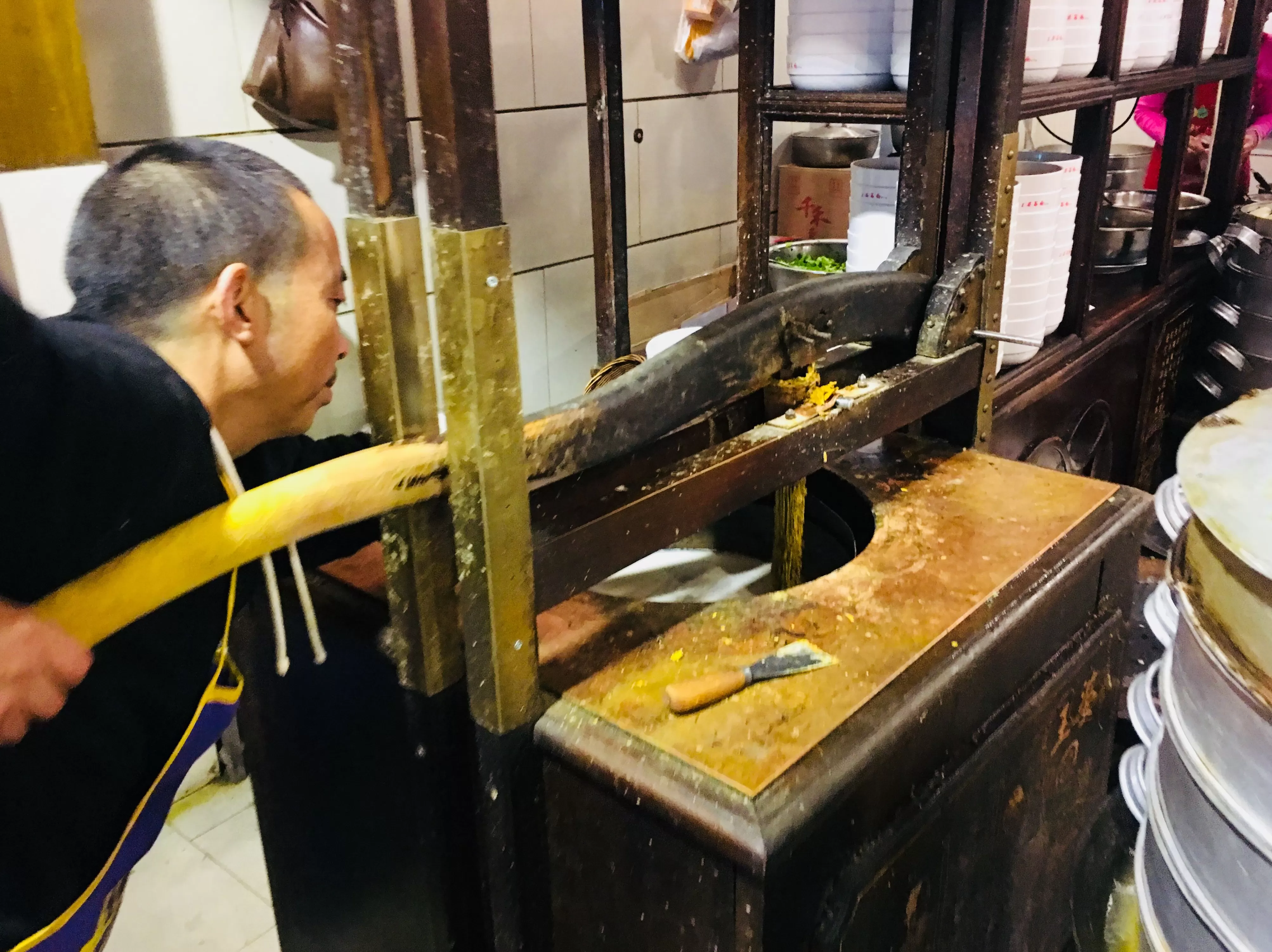 顺溜刀削面米面粥 由南向北从东到西走遍大半个中国只为去吃一碗面条