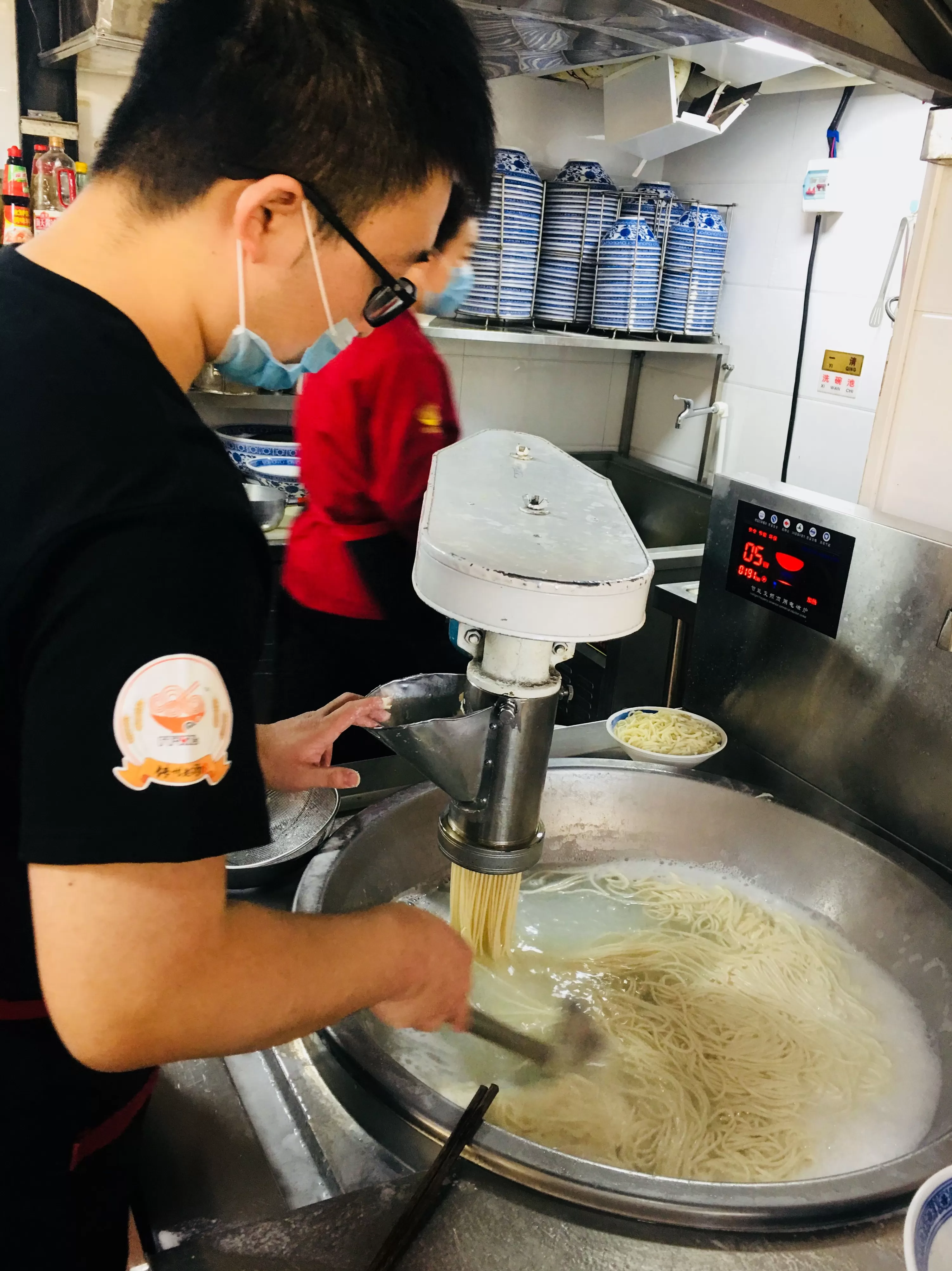 顺溜刀削面米面粥 由南向北从东到西走遍大半个中国只为去吃一碗面条
