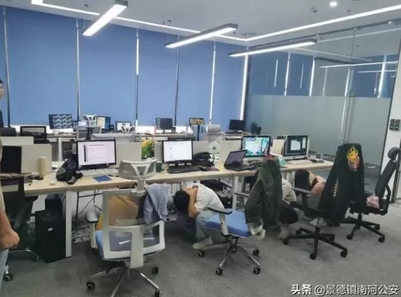 hj男装代理 营收靠加盟,生产靠代工,潮宏基“带病”冲刺H股?