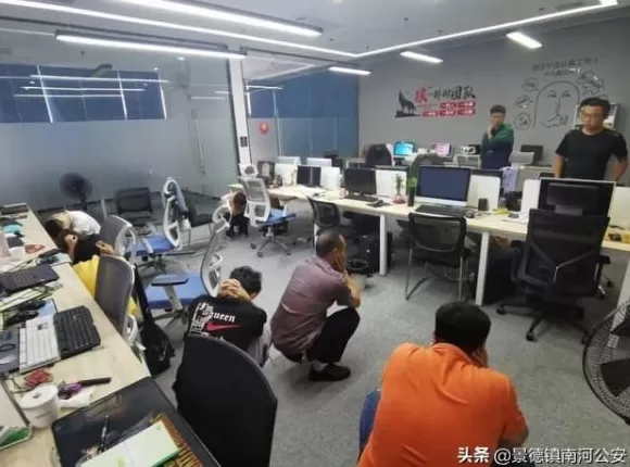 hj男装代理 营收靠加盟,生产靠代工,潮宏基“带病”冲刺H股?