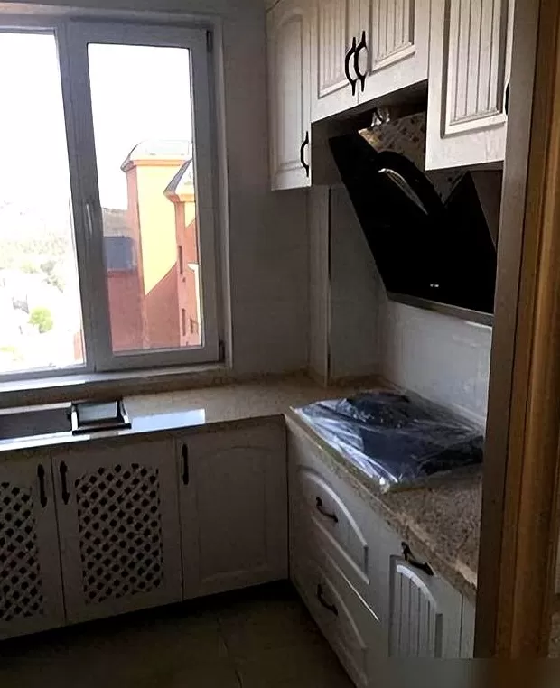 做电视背景墙要多少钱 老婆砸15万装修,客厅电视背景墙难看的要命,和邻居家没法比!