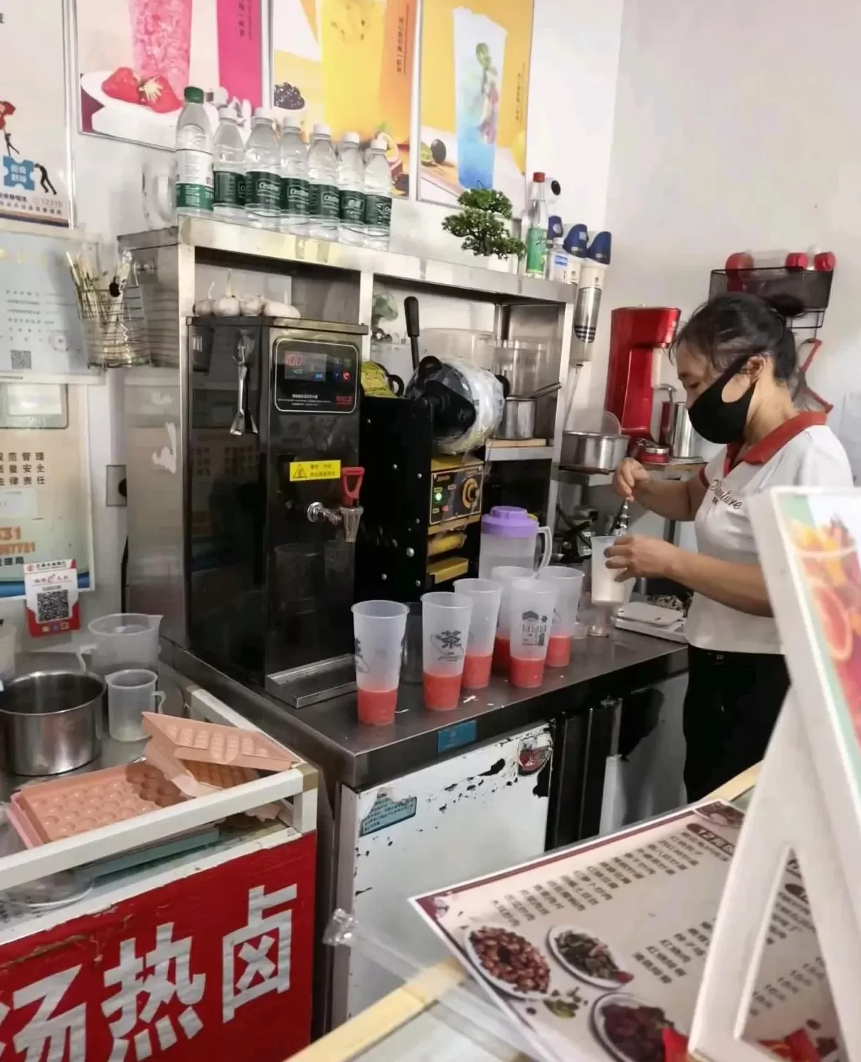 有个奶茶店用芒果饮品做招牌 这位奶茶店老板火了,价格便宜,奶茶零添加!网友强制全国连锁