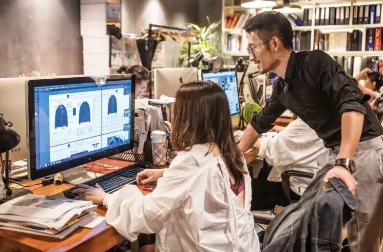 大码男装加盟代理 这个崇明人,卖服装,开饭店,搞设计,都是“第一”