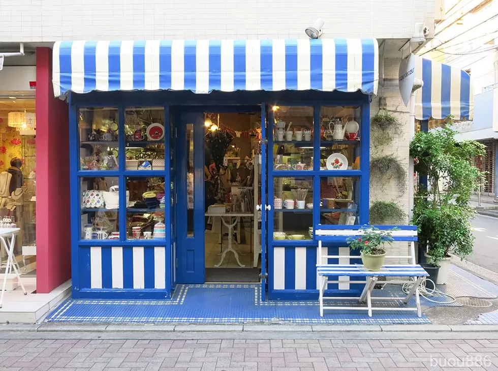 饮品店门头图片 「奶茶咖啡店门头实景」有料又有趣,抓取年轻消费者注意力