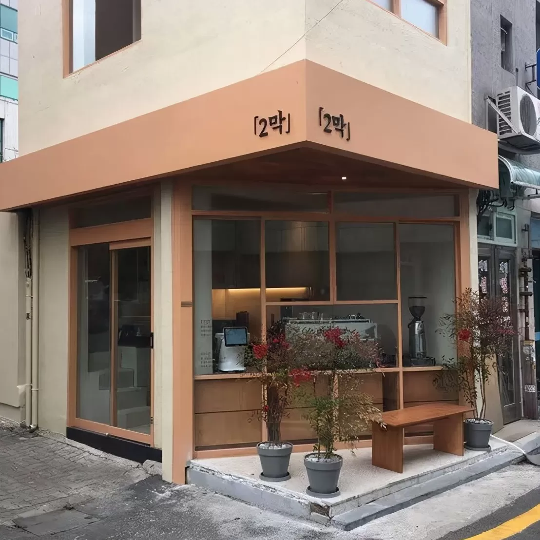 饮品店门头图片 「奶茶咖啡店门头实景」有料又有趣,抓取年轻消费者注意力
