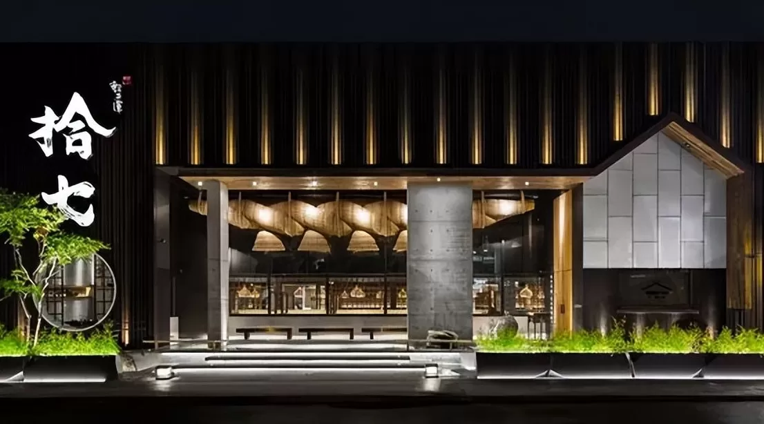 饮品店门头图片 「奶茶咖啡店门头实景」有料又有趣,抓取年轻消费者注意力