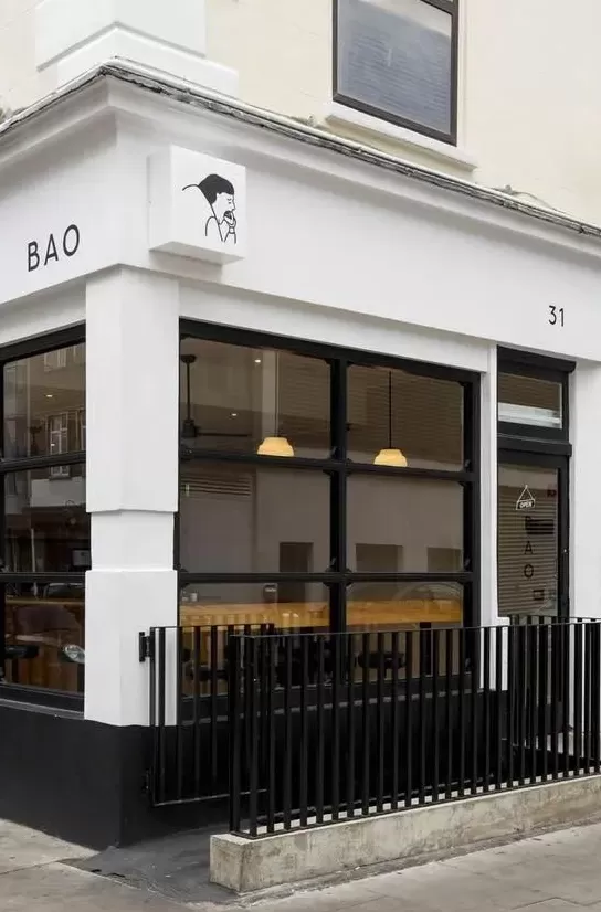 饮品店门头图片 「奶茶咖啡店门头实景」有料又有趣,抓取年轻消费者注意力